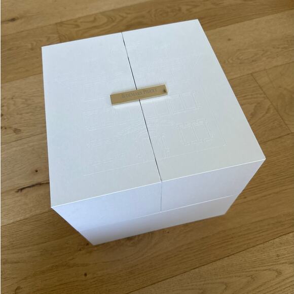 Audemars Piguet - Snowglobe Box in White - Picture 3 of 5